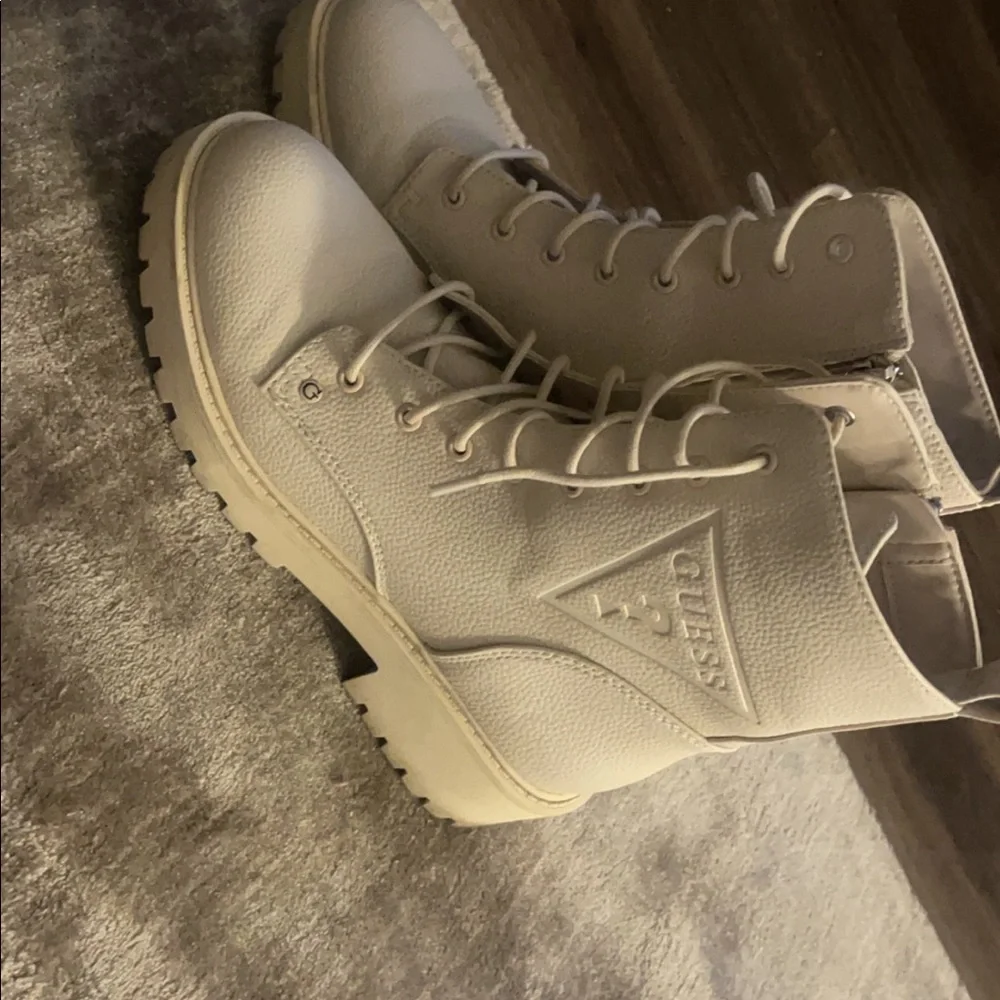 Guess boots